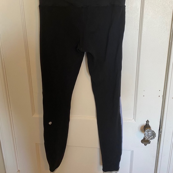Lululemon reversible leggings - Picture 2 of 4